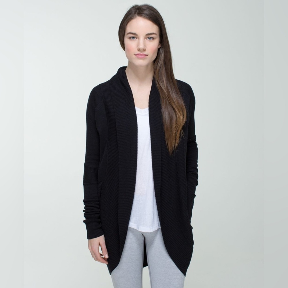 Lululemon Transformation Wrap in Black